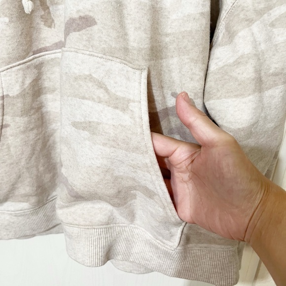 SOLD! [American Eagle] Ladies Neutral Camo Hoodie Kangaroo Pocket Oversized L - Picture 4 of 10